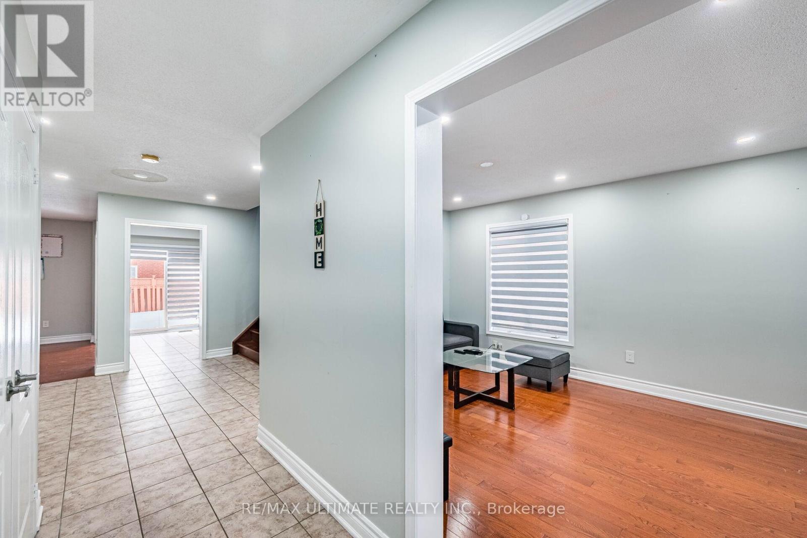 22 Beresford Crescent, Brampton, Ontario  L6P 2M2 - Photo 5 - W13141016