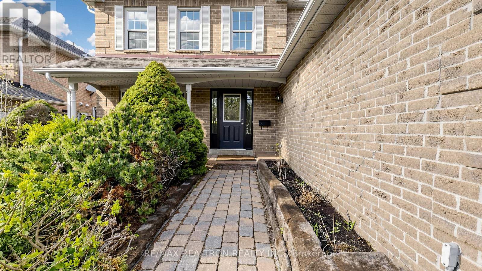 48 Beatty Crescent, Aurora, Ontario  L4G 5V4 - Photo 2 - N13139078