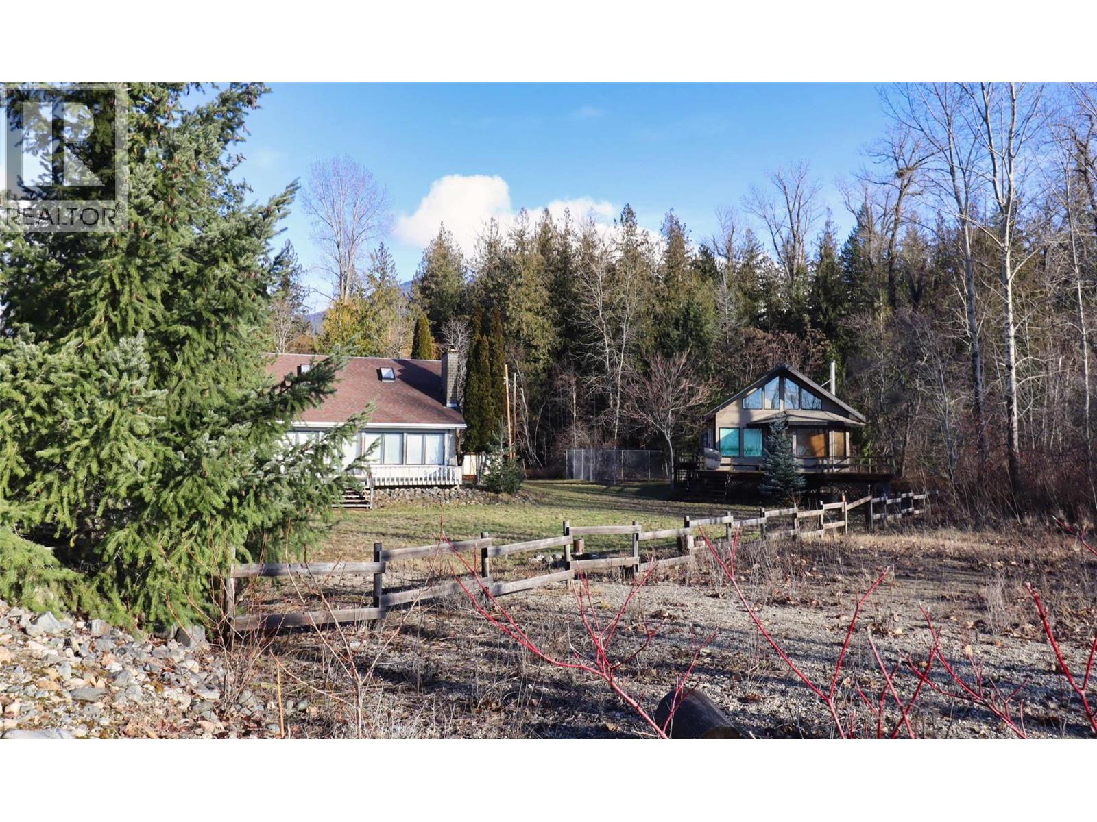 6884 Squilax-Anglemont Road, Magna Bay, British Columbia  V0E 1M7 - Photo 3 - 10373549