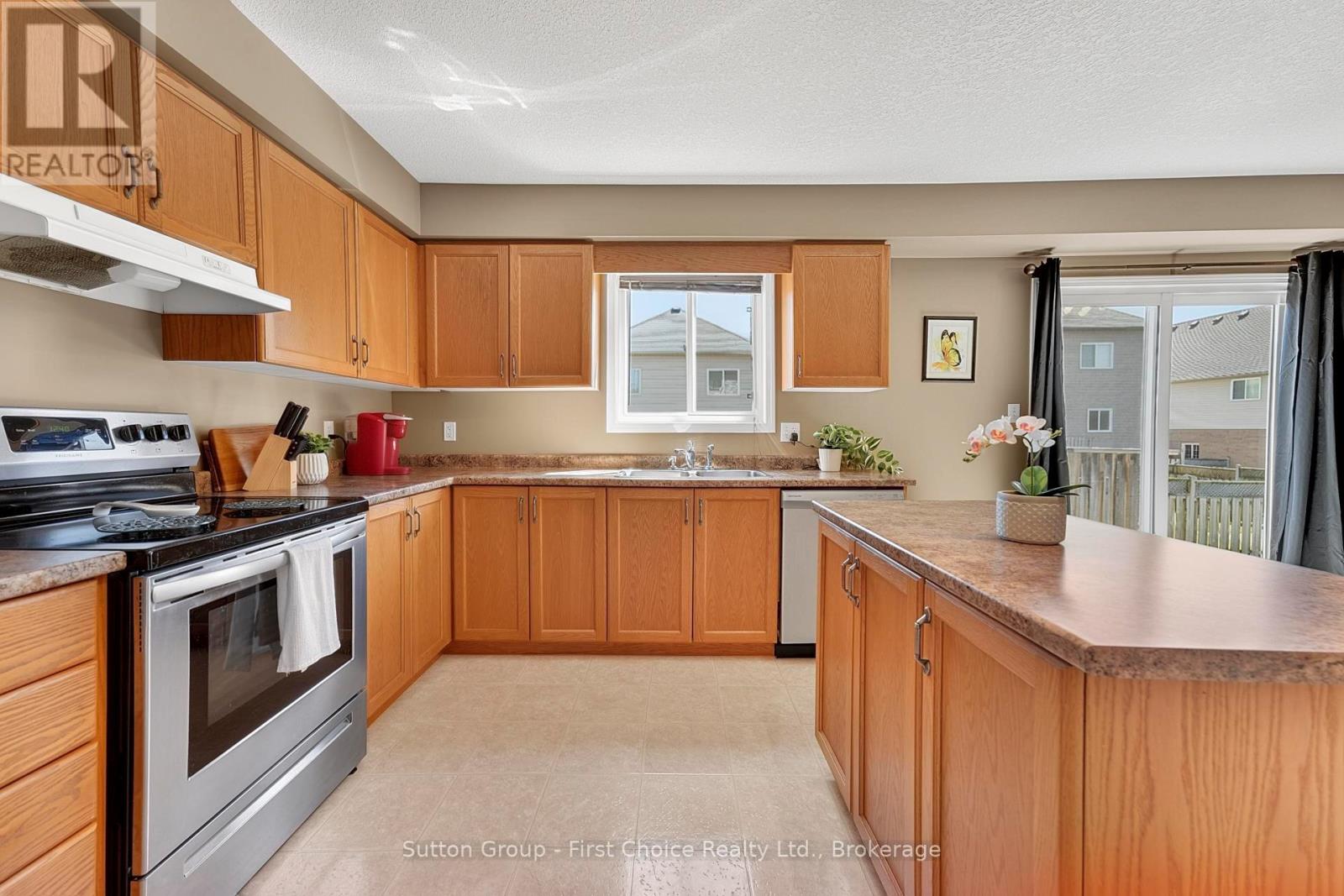 670 Reid Crescent, North Perth, Ontario  N4W 0A1 - Photo 13 - X12998724