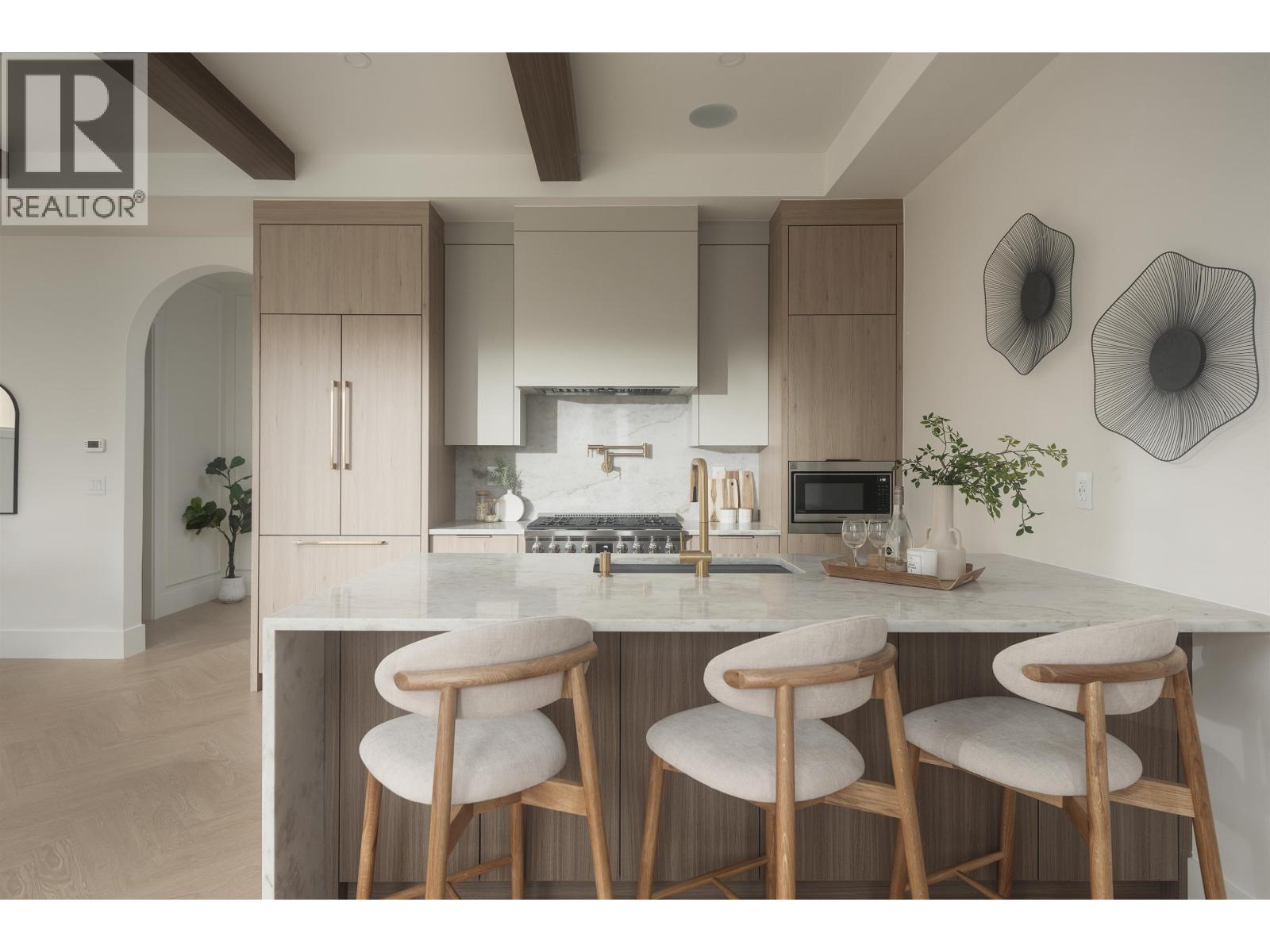 2 3391 VICTORIA DRIVE, Vancouver, British Columbia