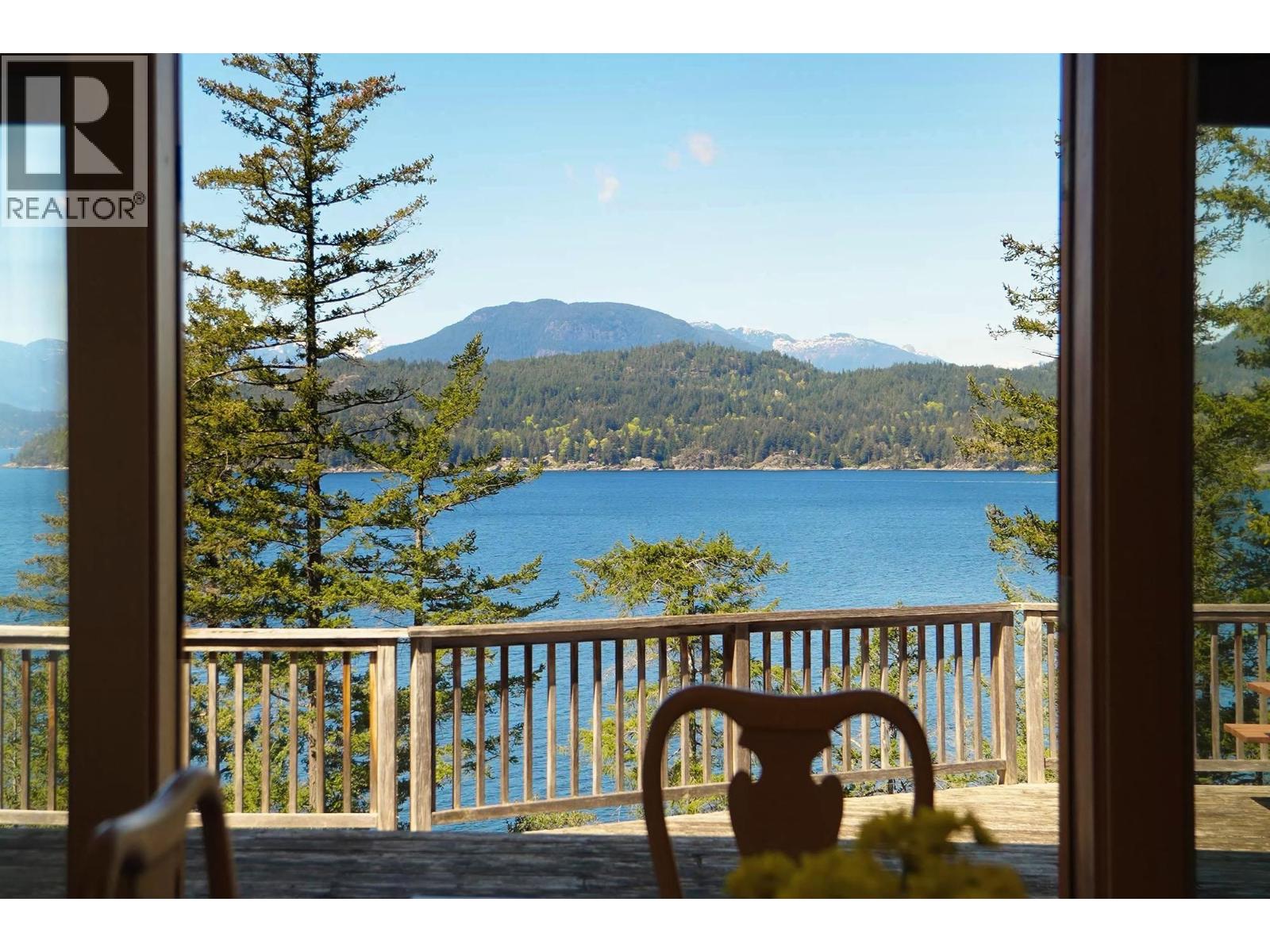 520 Smugglers Cove Road, Bowen Island, British Columbia  V0N 1G1 - Photo 2 - R3119397