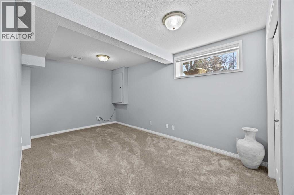 187 West Lakeview Circle, Chestermere, Alberta  T1X 1H7 - Photo 32 - A2308914