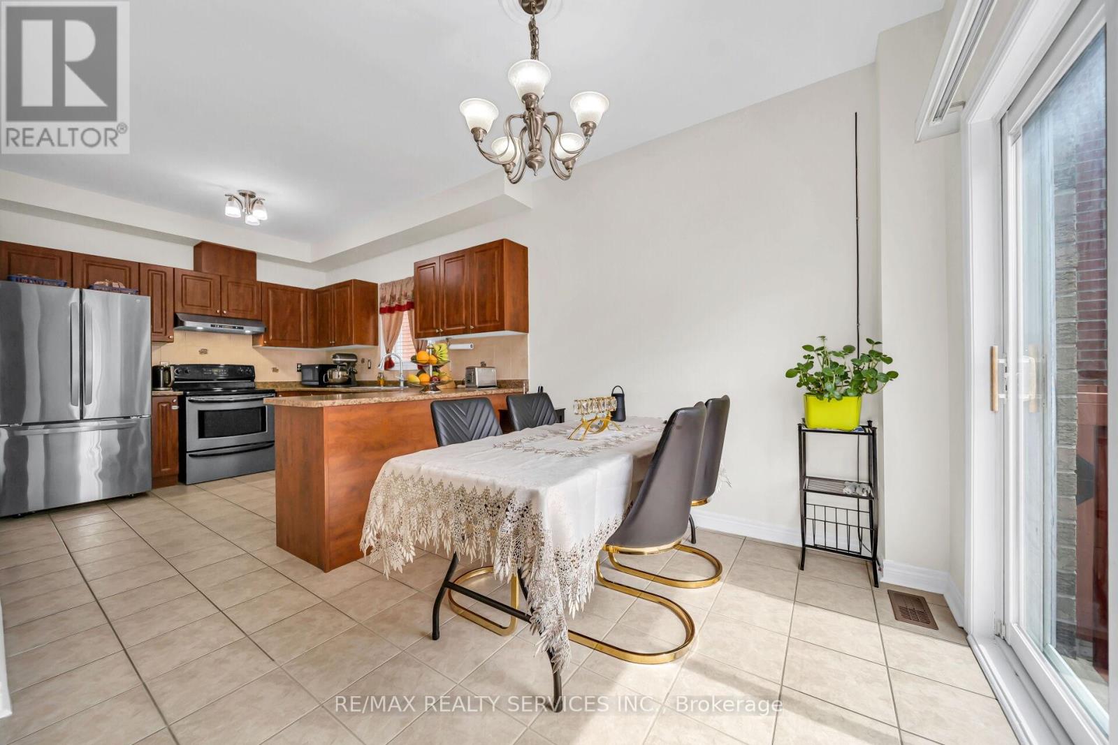 82 Footbridge Crescent, Brampton, Ontario  L6R 0T8 - Photo 14 - W13141046
