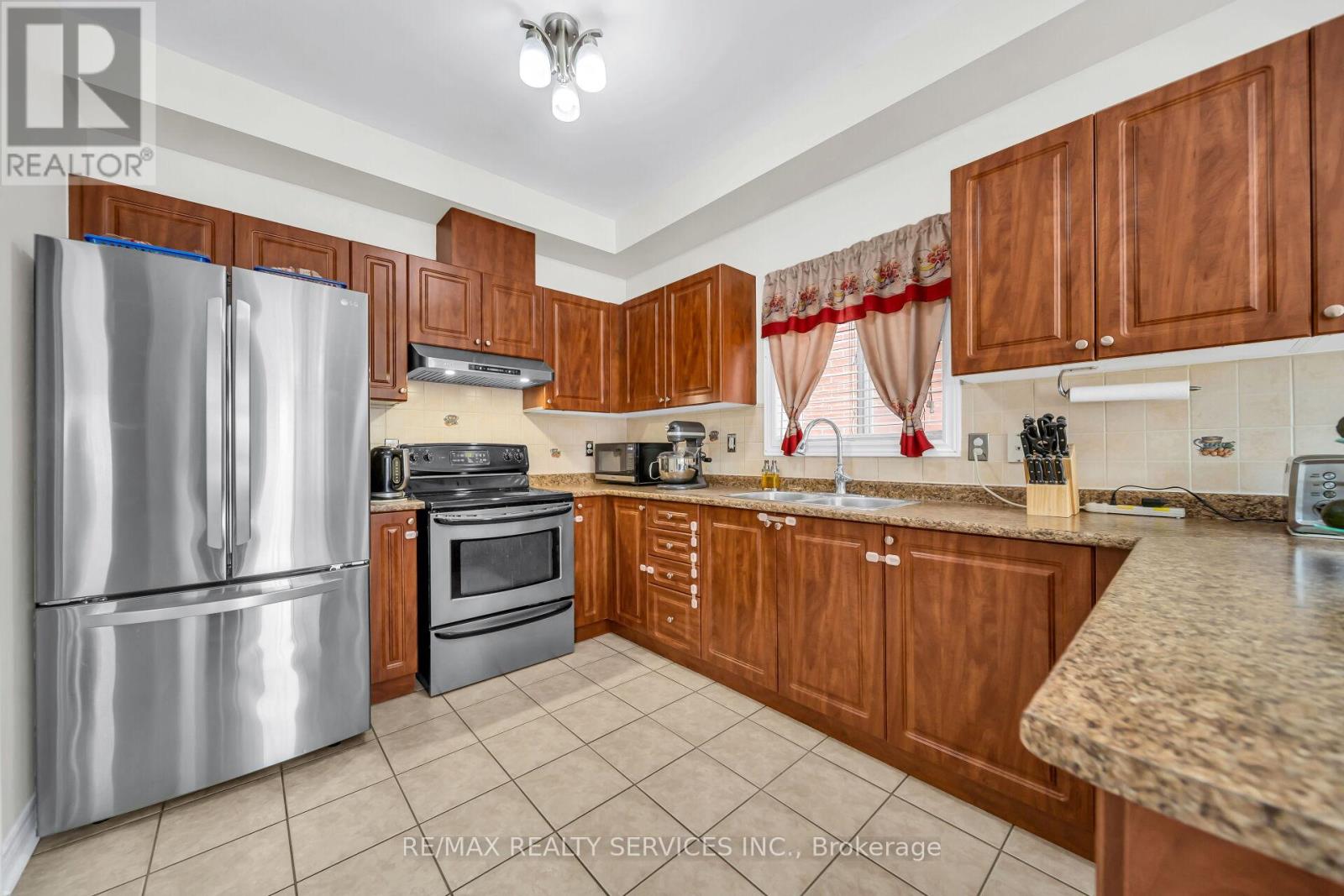 82 Footbridge Crescent, Brampton, Ontario  L6R 0T8 - Photo 15 - W13141046