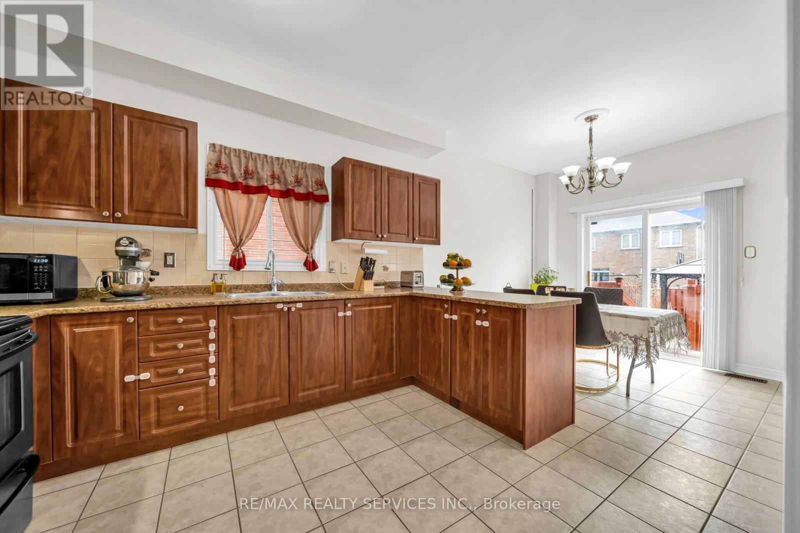 82 Footbridge Crescent, Brampton, Ontario  L6R 0T8 - Photo 16 - W13141046