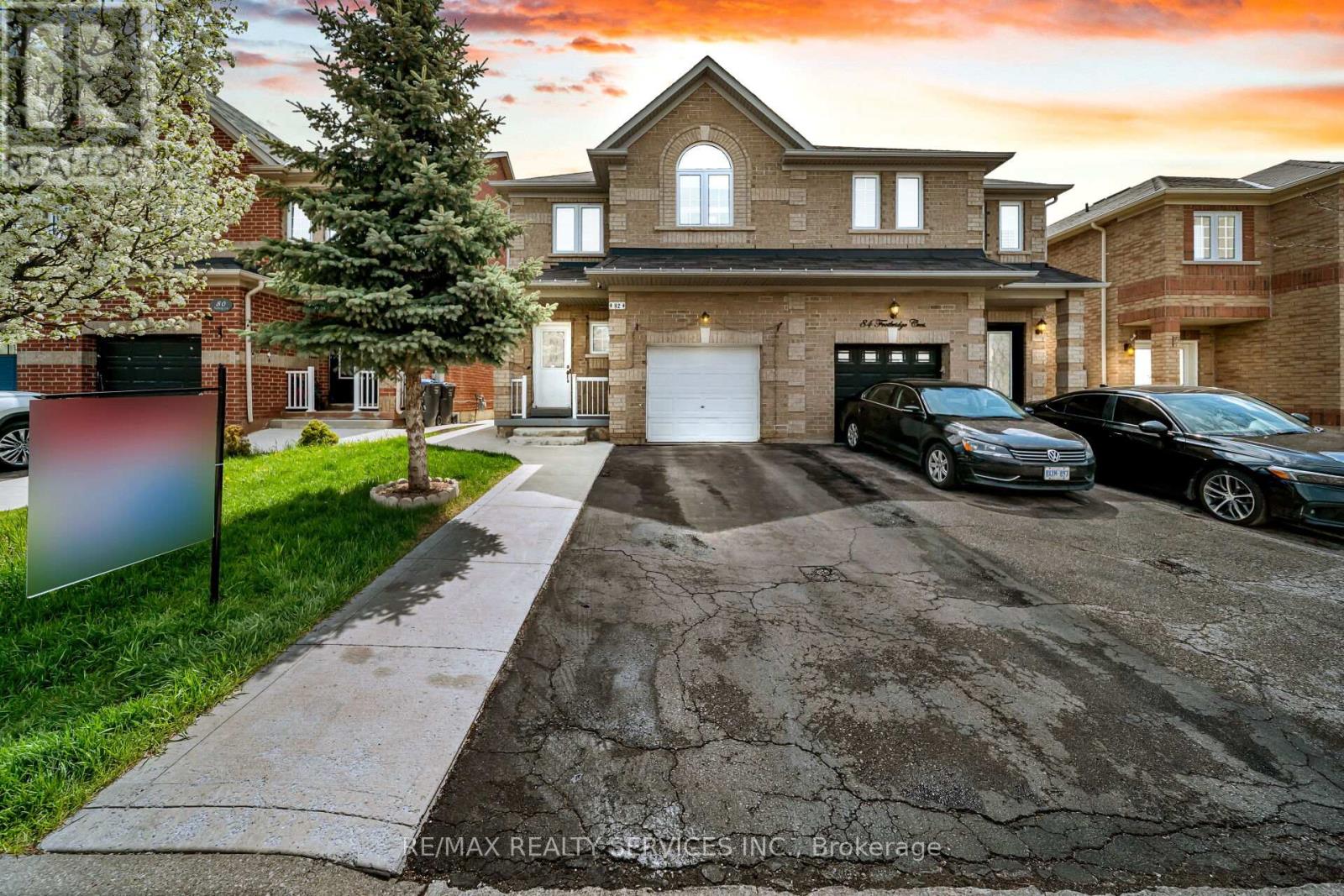 82 Footbridge Crescent, Brampton, Ontario  L6R 0T8 - Photo 2 - W13141046