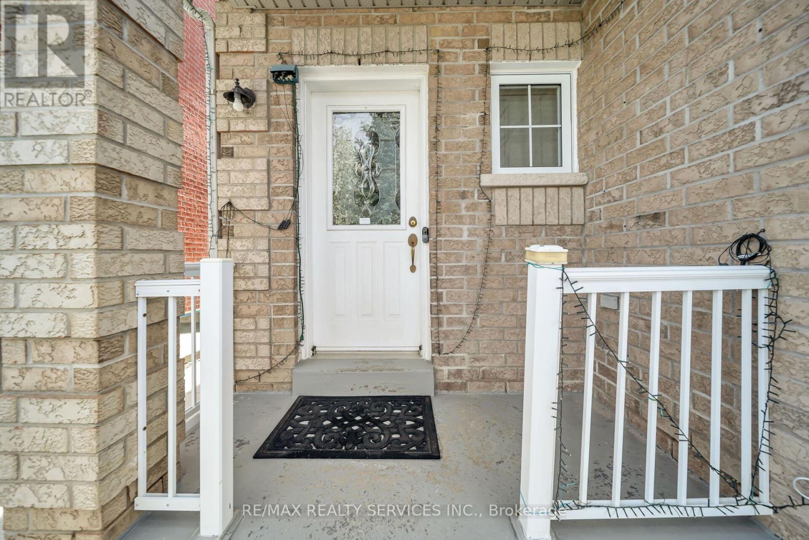 82 Footbridge Crescent, Brampton, Ontario  L6R 0T8 - Photo 3 - W13141046