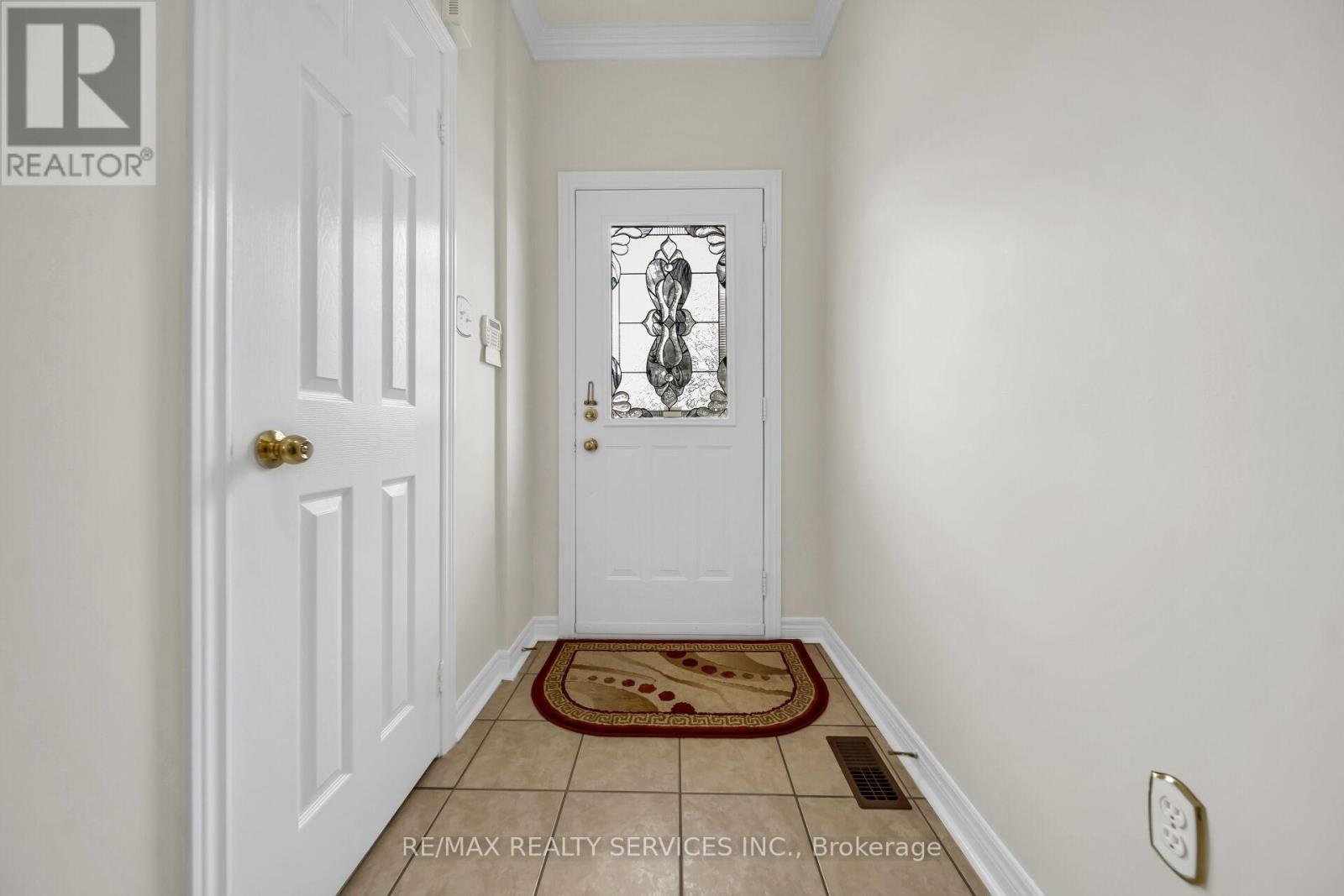 82 Footbridge Crescent, Brampton, Ontario  L6R 0T8 - Photo 4 - W13141046