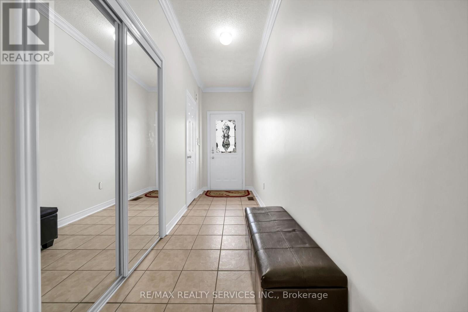 82 Footbridge Crescent, Brampton, Ontario  L6R 0T8 - Photo 5 - W13141046