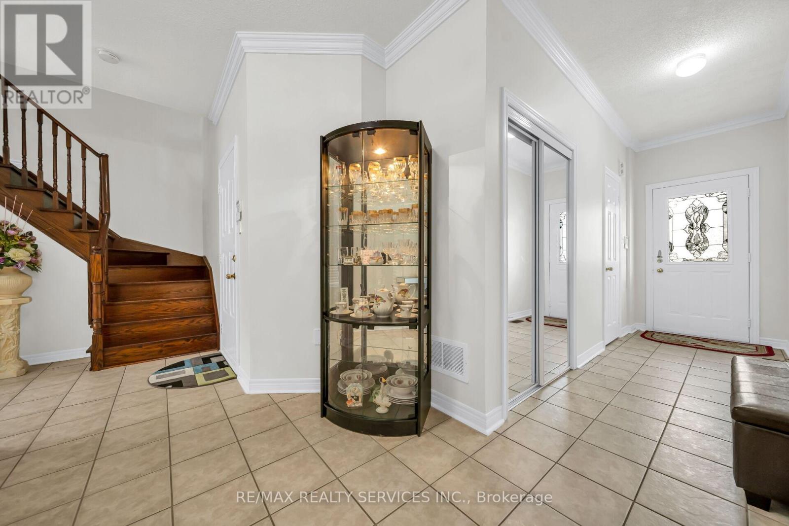 82 Footbridge Crescent, Brampton, Ontario  L6R 0T8 - Photo 8 - W13141046