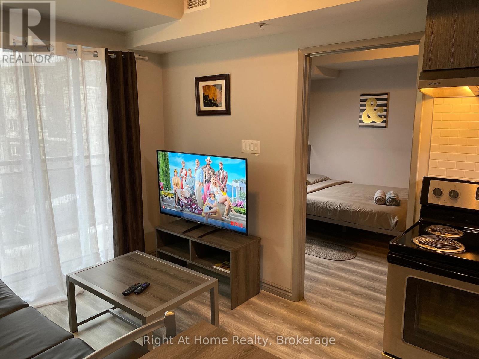G310 - 275 Larch Street, Waterloo, Ontario  N2L 0J4 - Photo 8 - X13141070