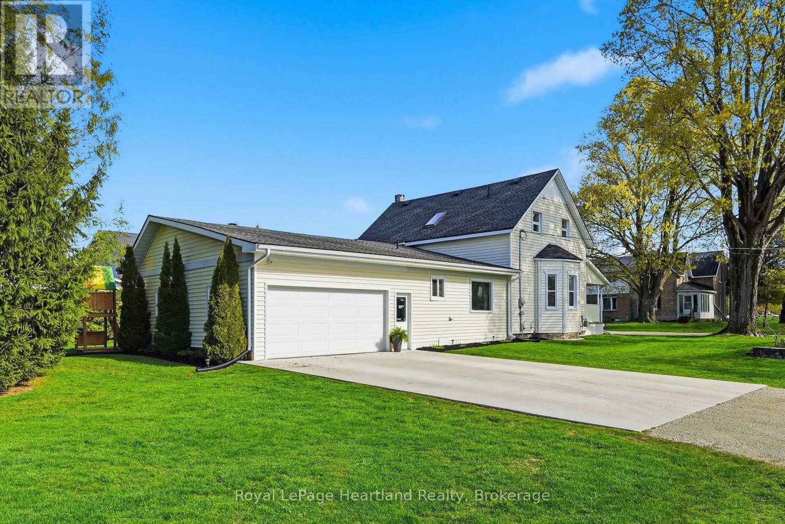 16 King Street, Huron East, Ontario  N0G 1H0 - Photo 3 - X13141060