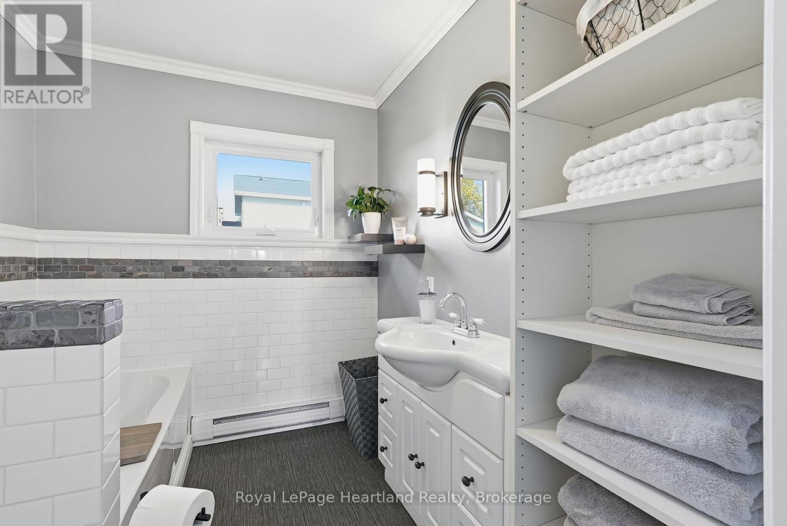 16 King Street, Huron East, Ontario  N0G 1H0 - Photo 32 - X13141060