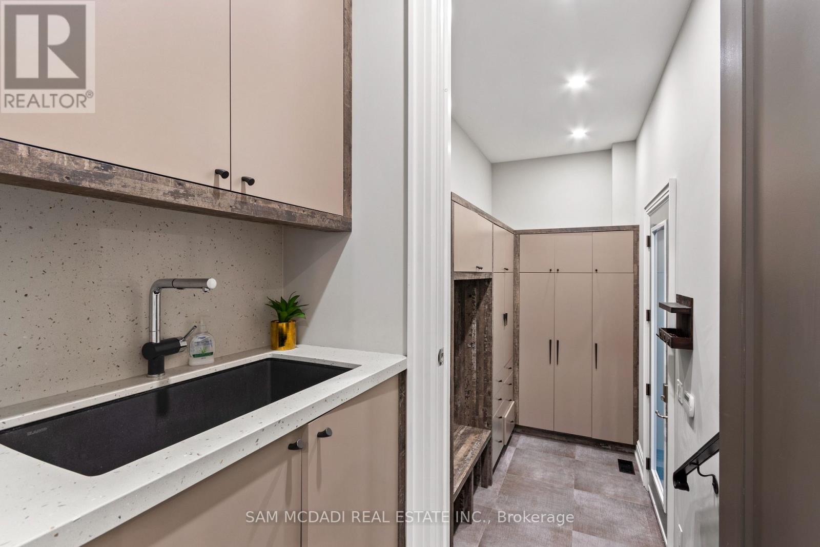 1134 Welwyn Drive, Mississauga, Ontario  L5J 3J3 - Photo 21 - W13141066