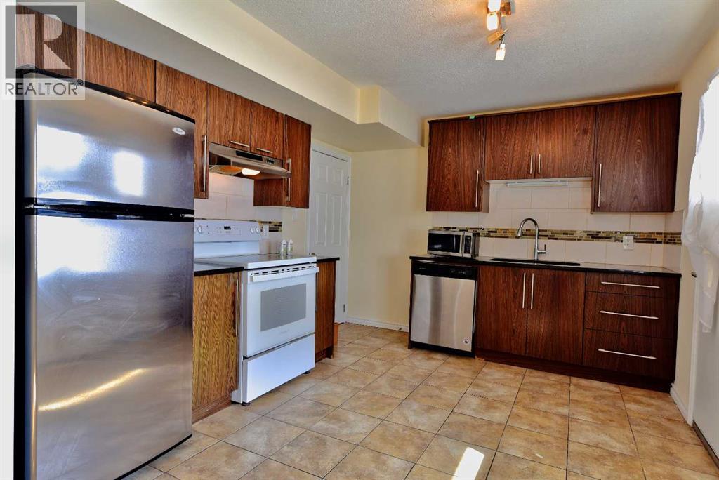 525 32 Avenue NE, Calgary, Alberta  T2E 2H3 - Photo 11 - A2293544