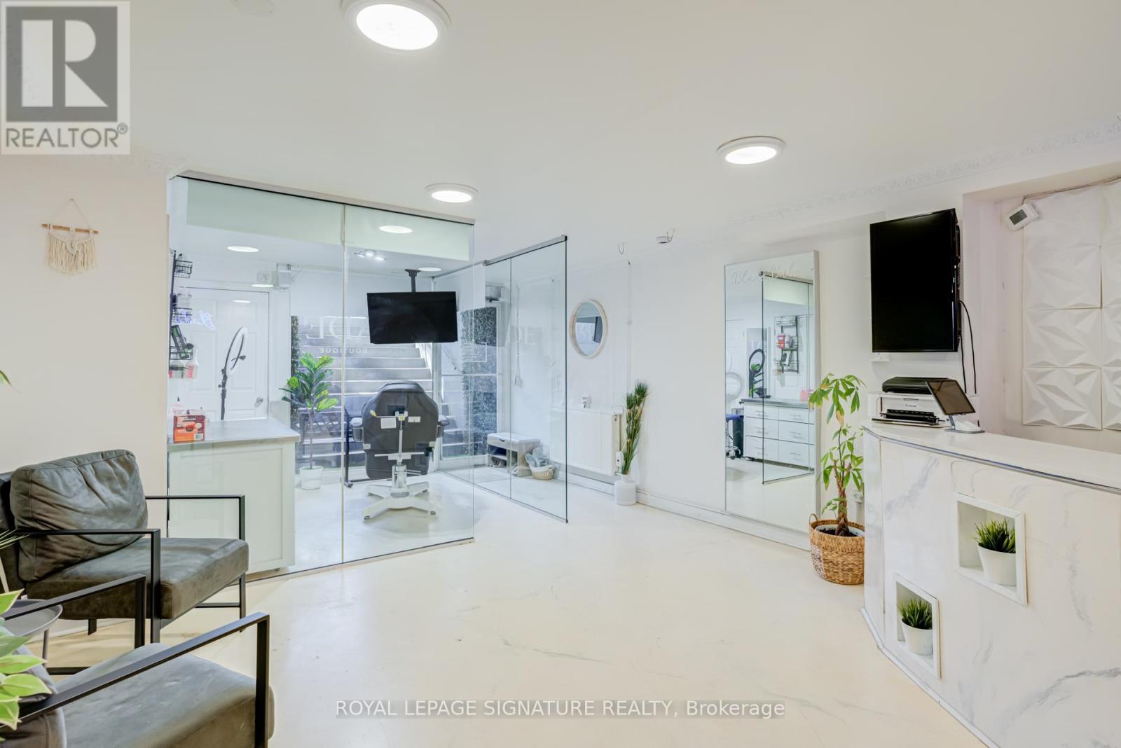 Lower - 1116 College Street, Toronto, Ontario  M6H 1B5 - Photo 10 - C13141080