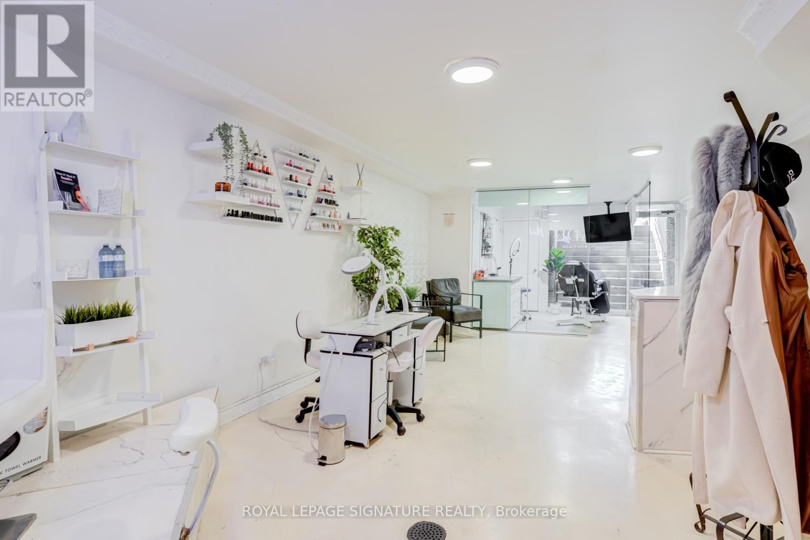 Lower - 1116 College Street, Toronto, Ontario  M6H 1B5 - Photo 12 - C13141080