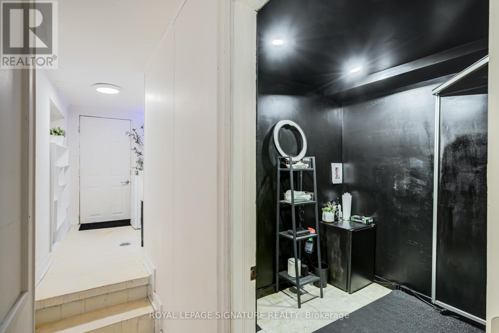 Lower - 1116 College Street, Toronto, Ontario  M6H 1B5 - Photo 16 - C13141080