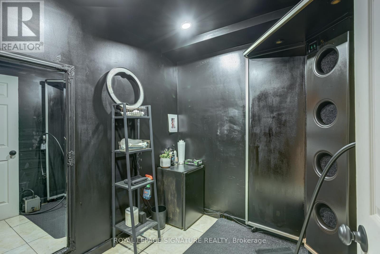 Lower - 1116 College Street, Toronto, Ontario  M6H 1B5 - Photo 17 - C13141080