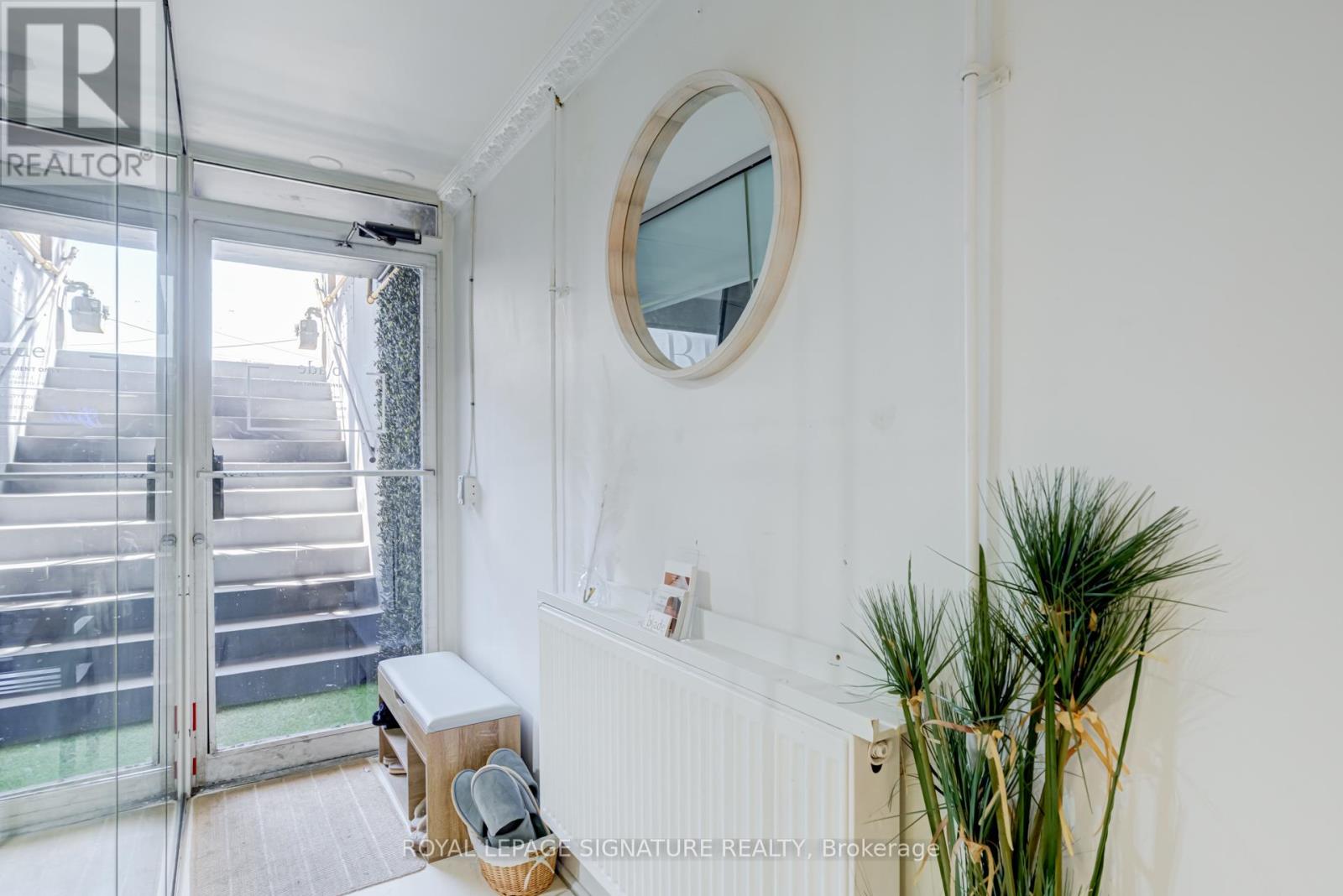 Lower - 1116 College Street, Toronto, Ontario  M6H 1B5 - Photo 7 - C13141080