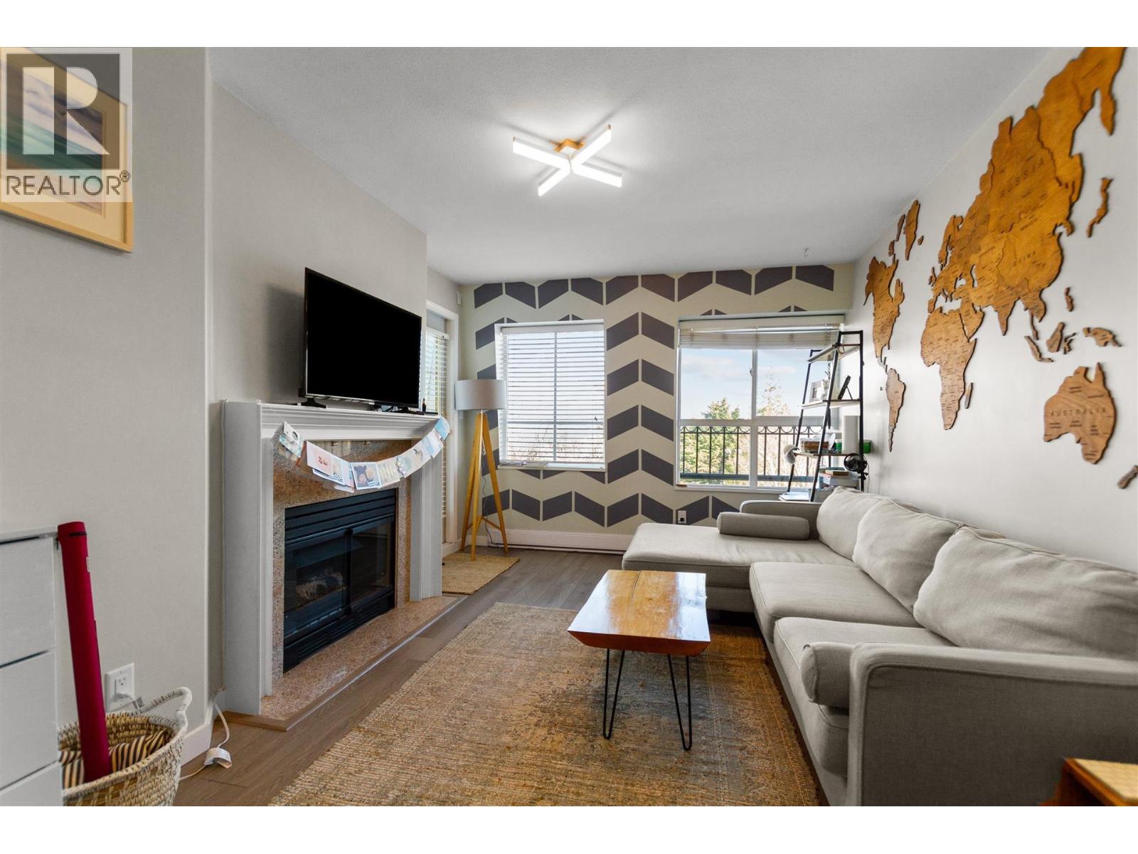 PH414 488 KINGSWAY, Vancouver, British Columbia