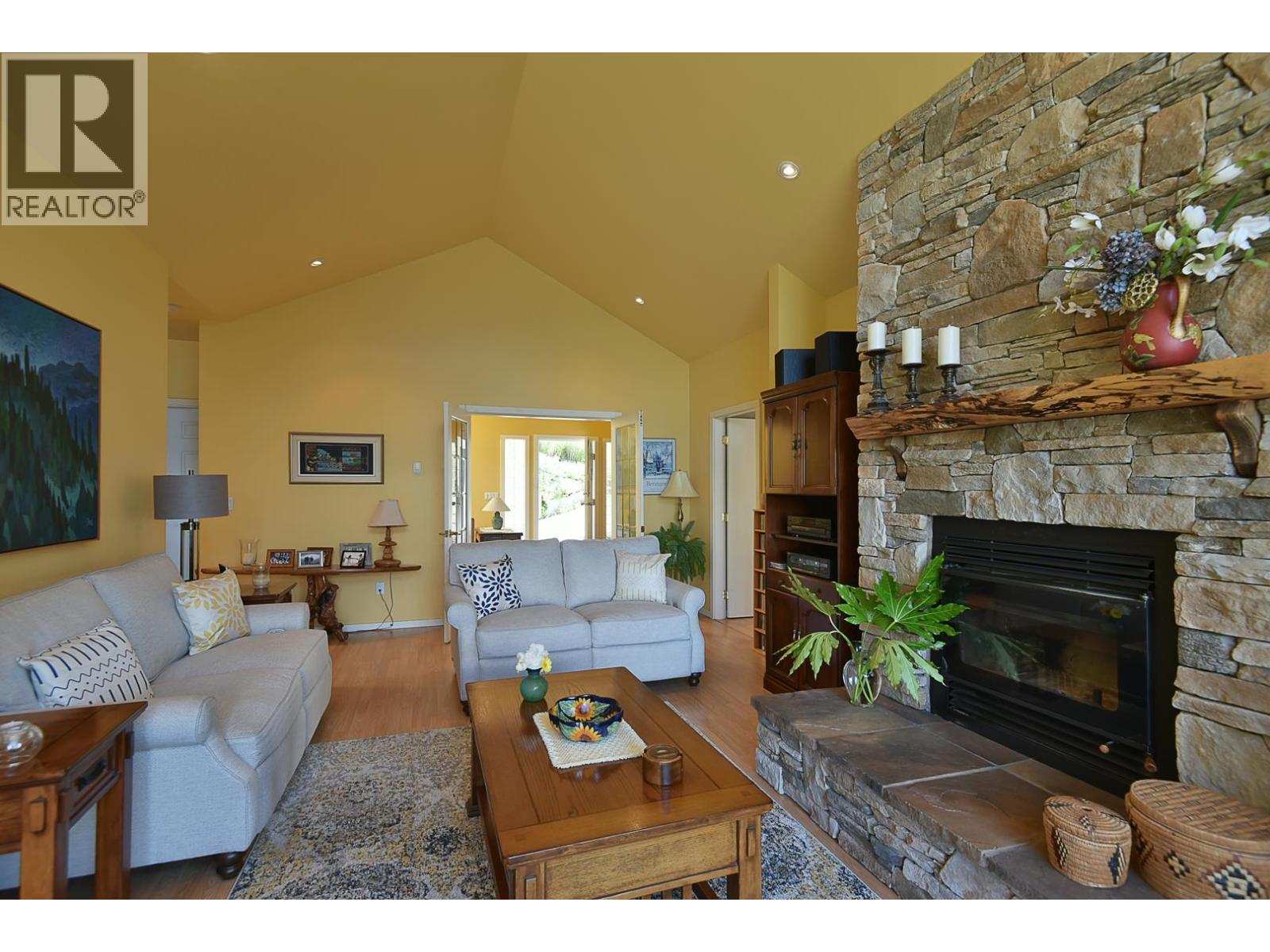 5870 Skookumchuk Road, Sechelt, British Columbia  V7Z 0P3 - Photo 2 - R3124632