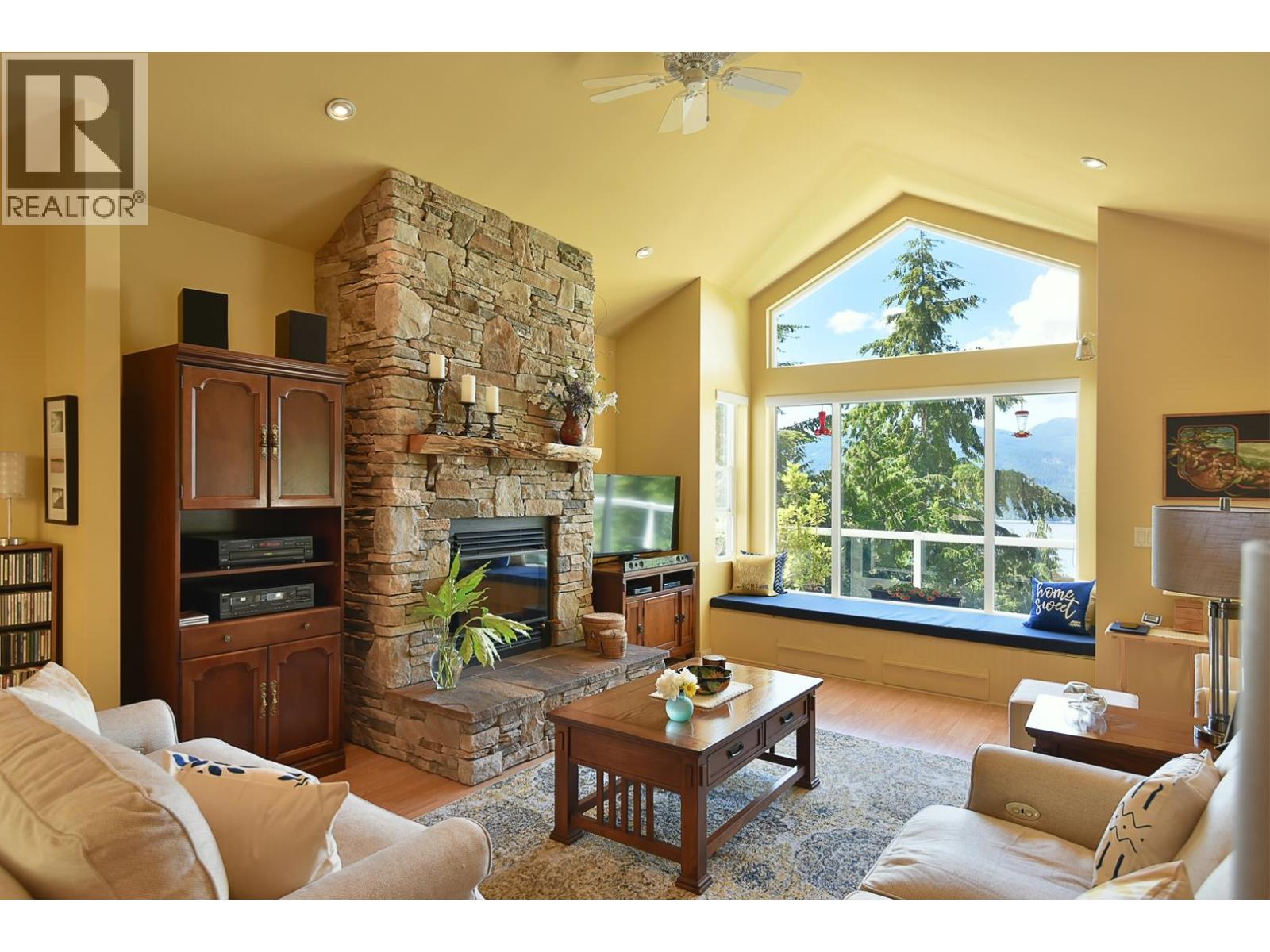 5870 Skookumchuk Road, Sechelt, British Columbia  V7Z 0P3 - Photo 3 - R3124632