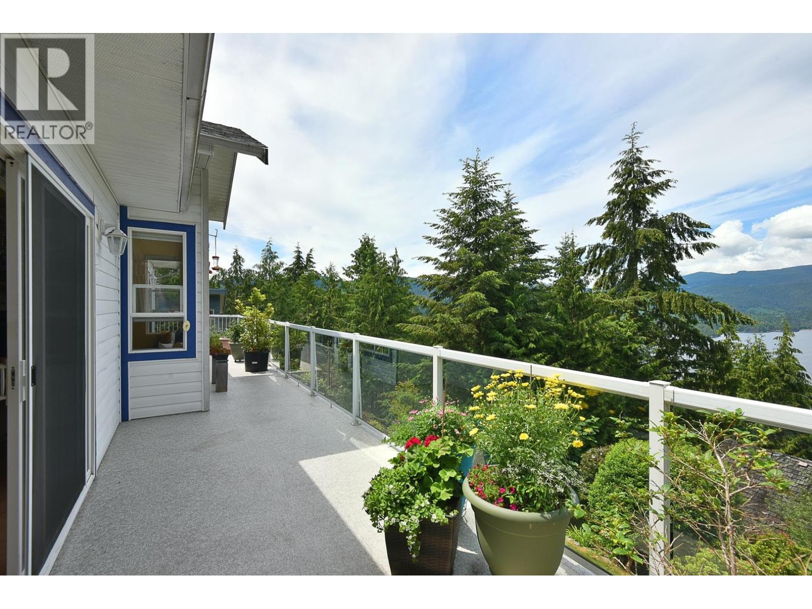 5870 Skookumchuk Road, Sechelt, British Columbia  V7Z 0P3 - Photo 9 - R3124632
