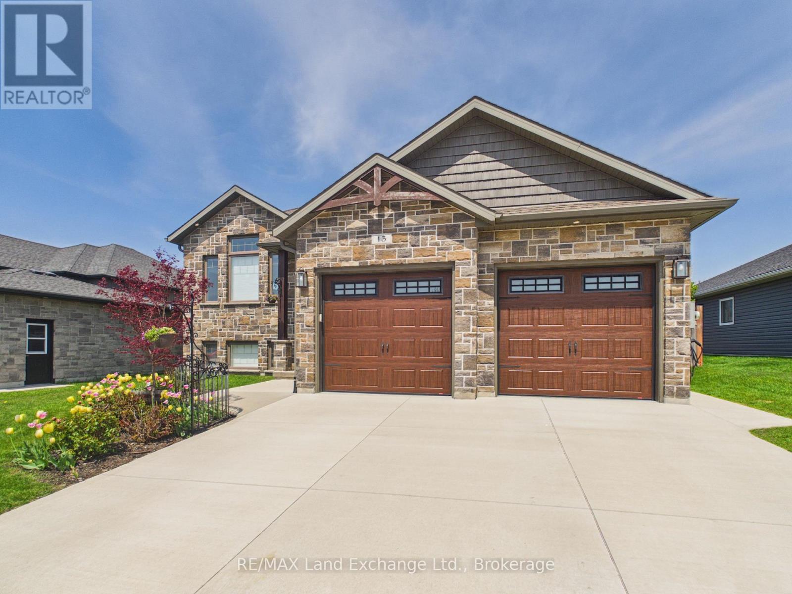 13 Lakefield Drive, Kincardine, Ontario  N2Z 0C9 - Photo 2 - X13141088