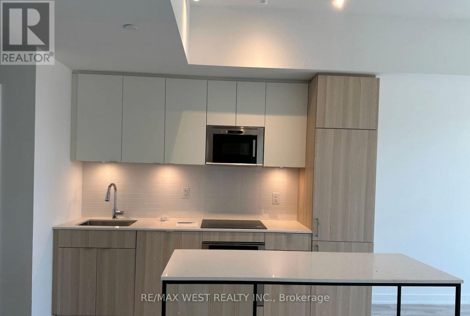 424 - 220 Missinnihe Way, Mississauga, Ontario  L5H 0A9 - Photo 2 - W13141094