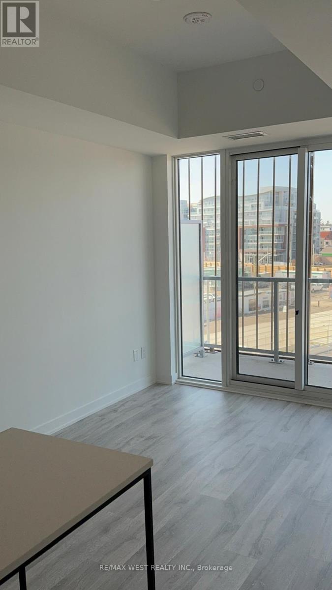424 - 220 Missinnihe Way, Mississauga, Ontario  L5H 0A9 - Photo 4 - W13141094