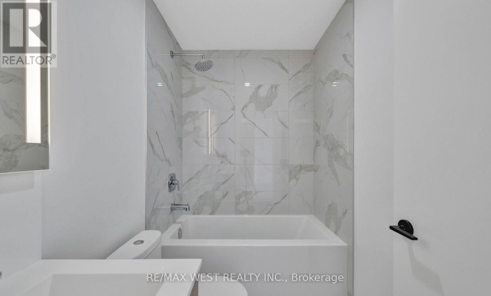 424 - 220 Missinnihe Way, Mississauga, Ontario  L5H 0A9 - Photo 7 - W13141094