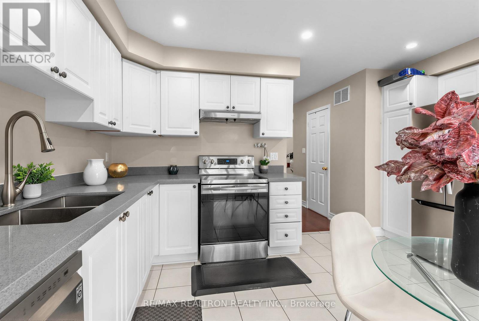 21 Cullcastle Street, Ajax, Ontario  L1S 0B1 - Photo 10 - E13141118