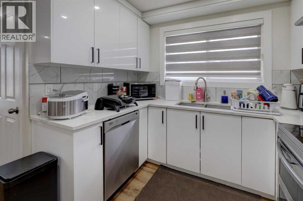 3403 42 Street NE, Calgary, Alberta  T1Y 4K1 - Photo 8 - A2311686