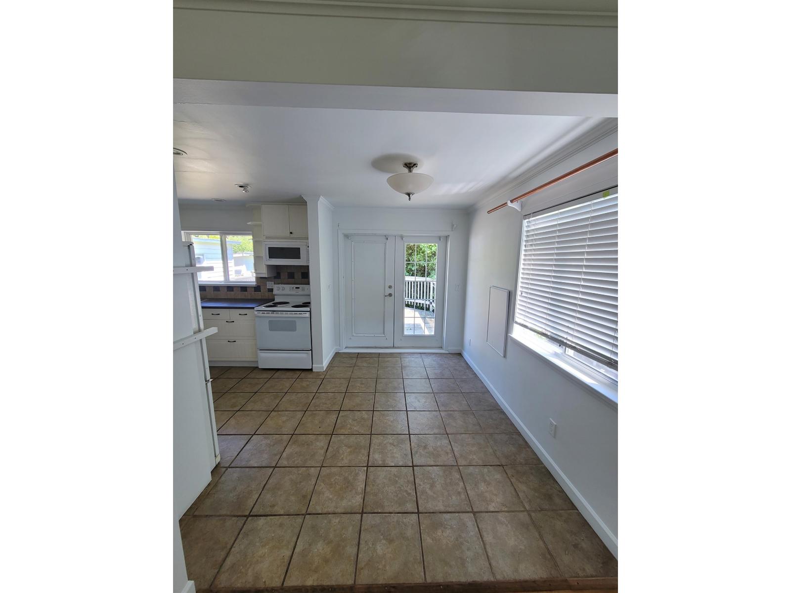 15439 Oxenham Avenue, White Rock, British Columbia  V4B 2J2 - Photo 2 - R3124643