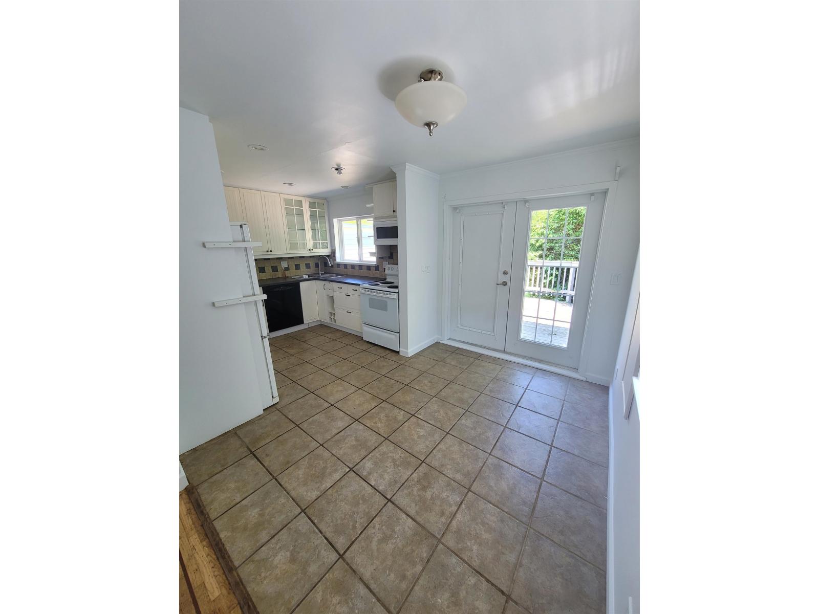 15439 Oxenham Avenue, White Rock, British Columbia  V4B 2J2 - Photo 3 - R3124643