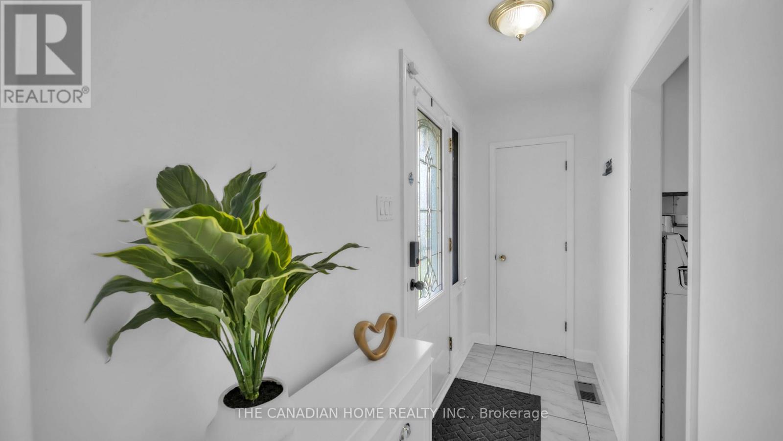 196 Tuxedo Ave Avenue, Hamilton, Ontario  L8K 2S4 - Photo 3 - X13141126