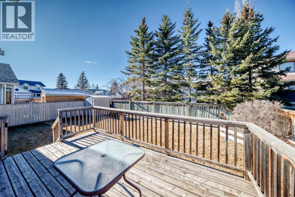 32 West Mackay Crescent, Cochrane, Alberta  T4C 1J9 - Photo 3 - A2285019