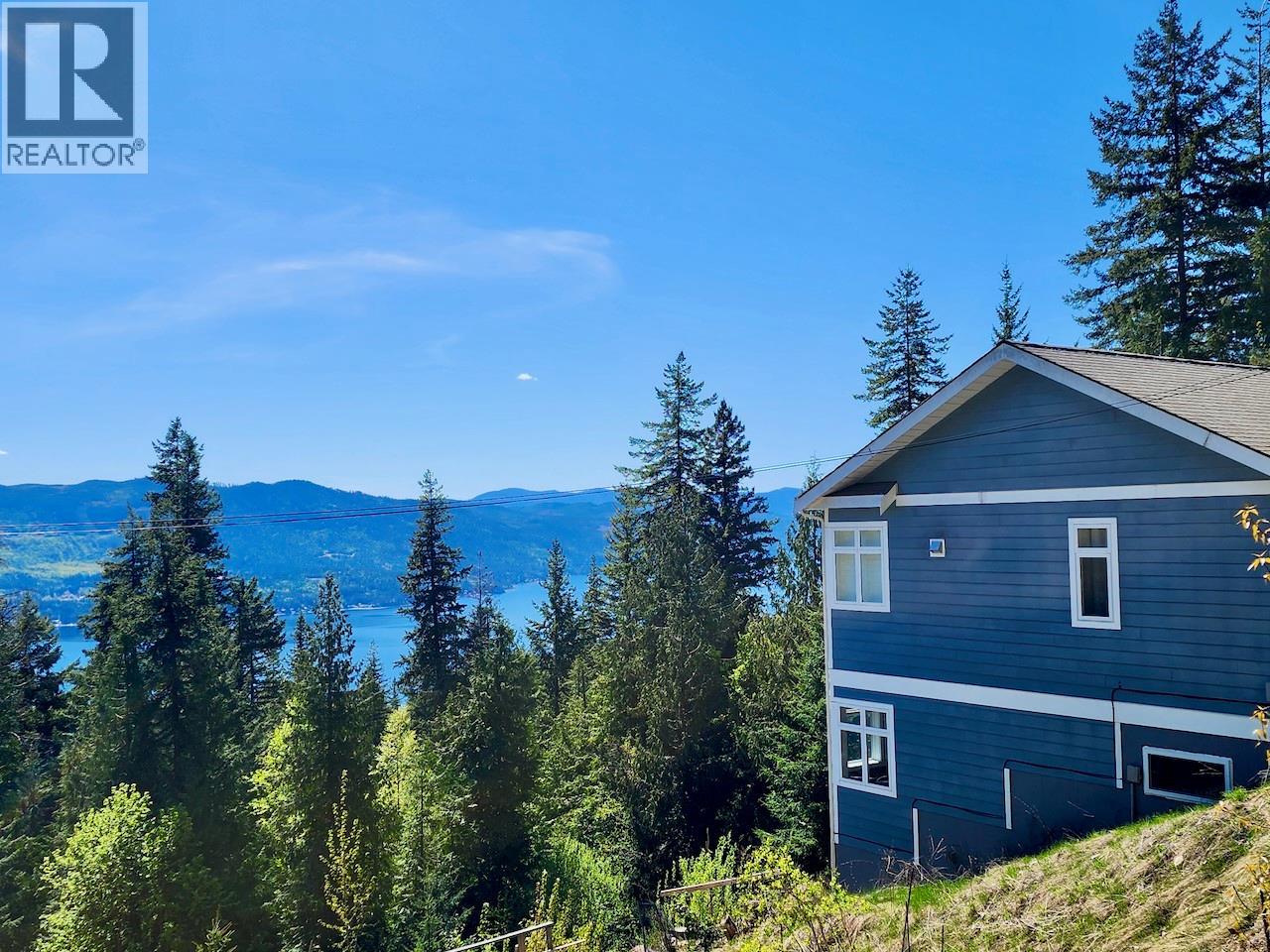 7660 Lichen Road, Anglemont, British Columbia  V0E 1M8 - Photo 4 - 10384254