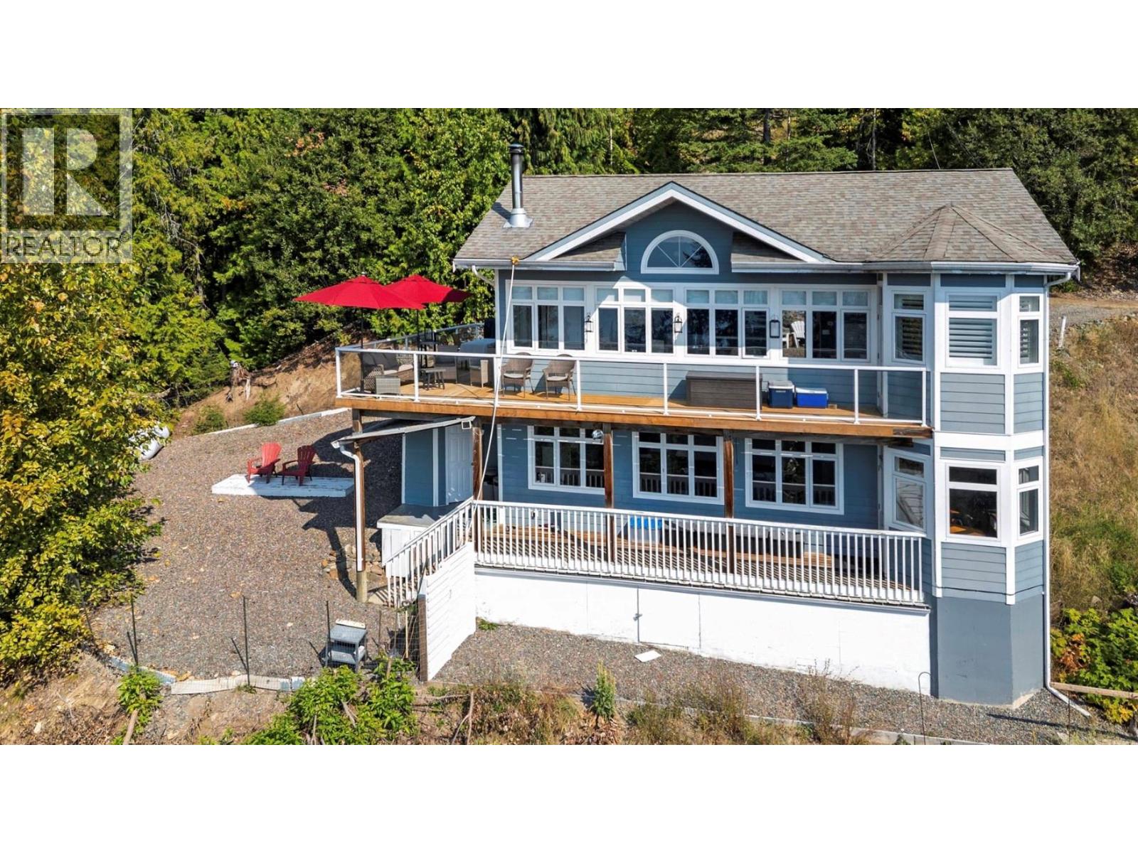 7660 Lichen Road, Anglemont, British Columbia  V0E 1M8 - Photo 1 - 10384254
