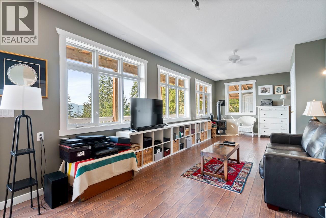 7660 Lichen Road, Anglemont, British Columbia  V0E 1M8 - Photo 41 - 10384254
