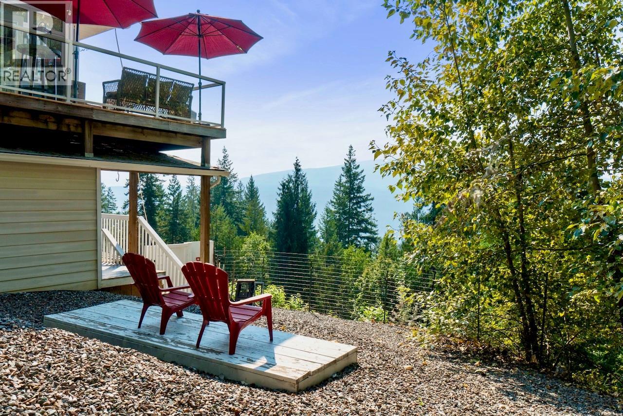 7660 Lichen Road, Anglemont, British Columbia  V0E 1M8 - Photo 58 - 10384254
