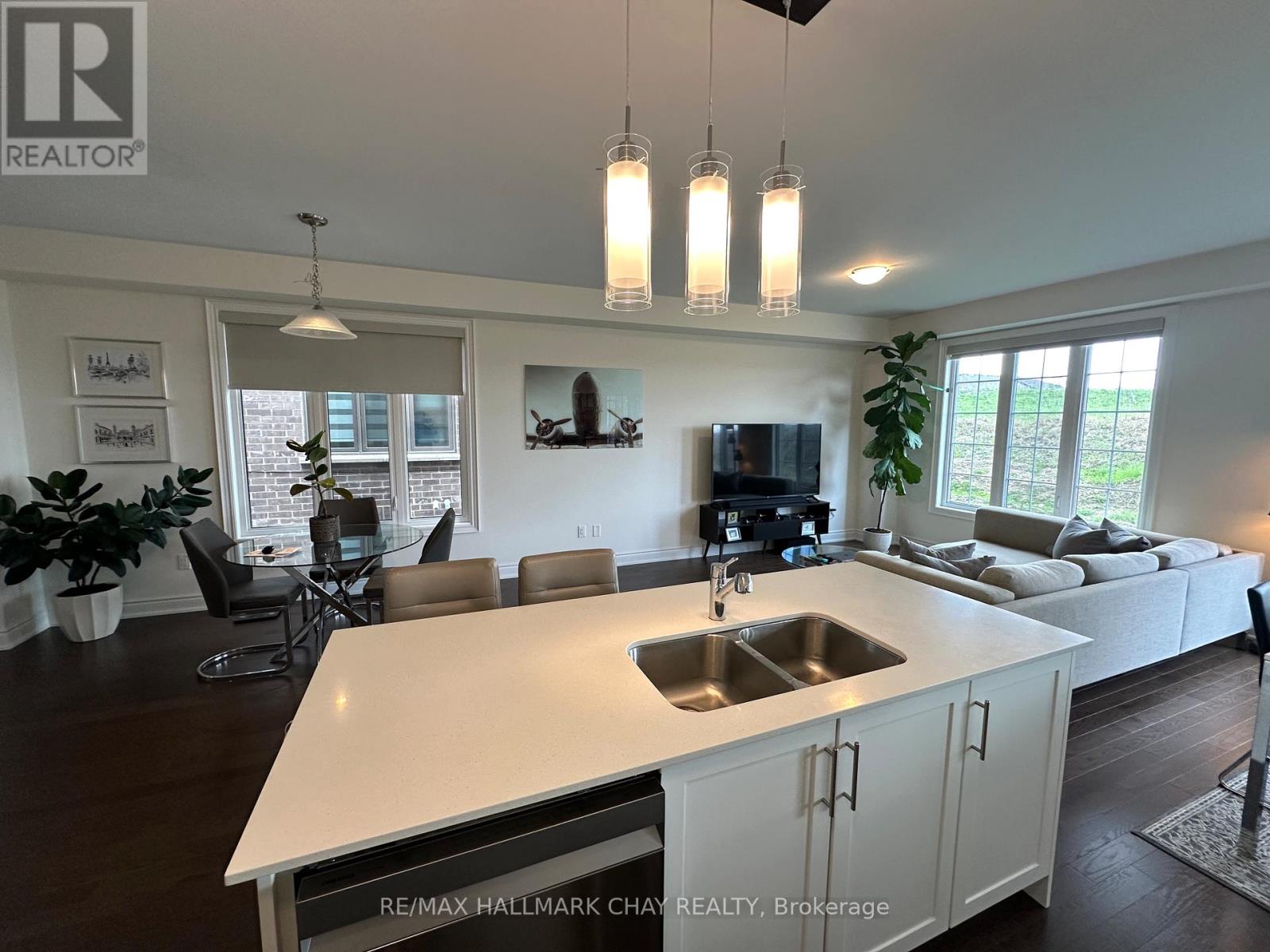 74 Phoenix Boulevard, Barrie, Ontario  L9J 0P7 - Photo 12 - S13141140