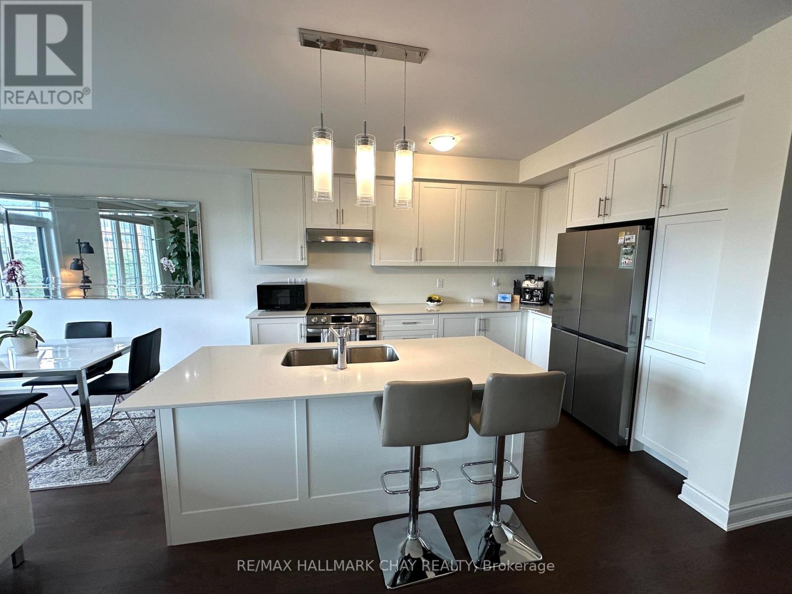 74 Phoenix Boulevard, Barrie, Ontario  L9J 0P7 - Photo 4 - S13141140