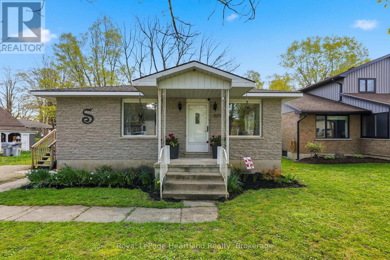 533 AINLEY STREET, Huron East, Ontario