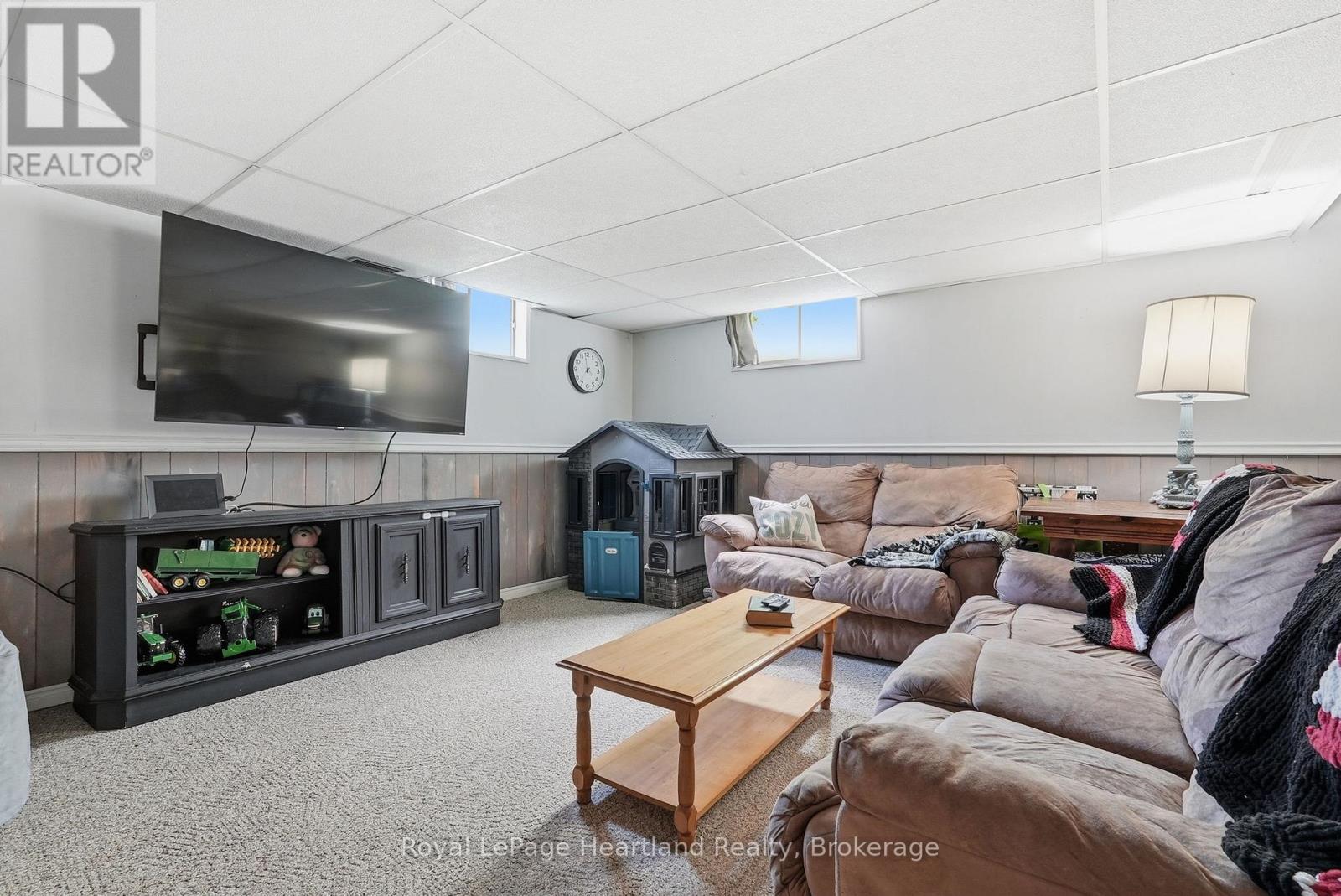 533 Ainley Street, Huron East, Ontario  N0G 1H0 - Photo 11 - X13141148