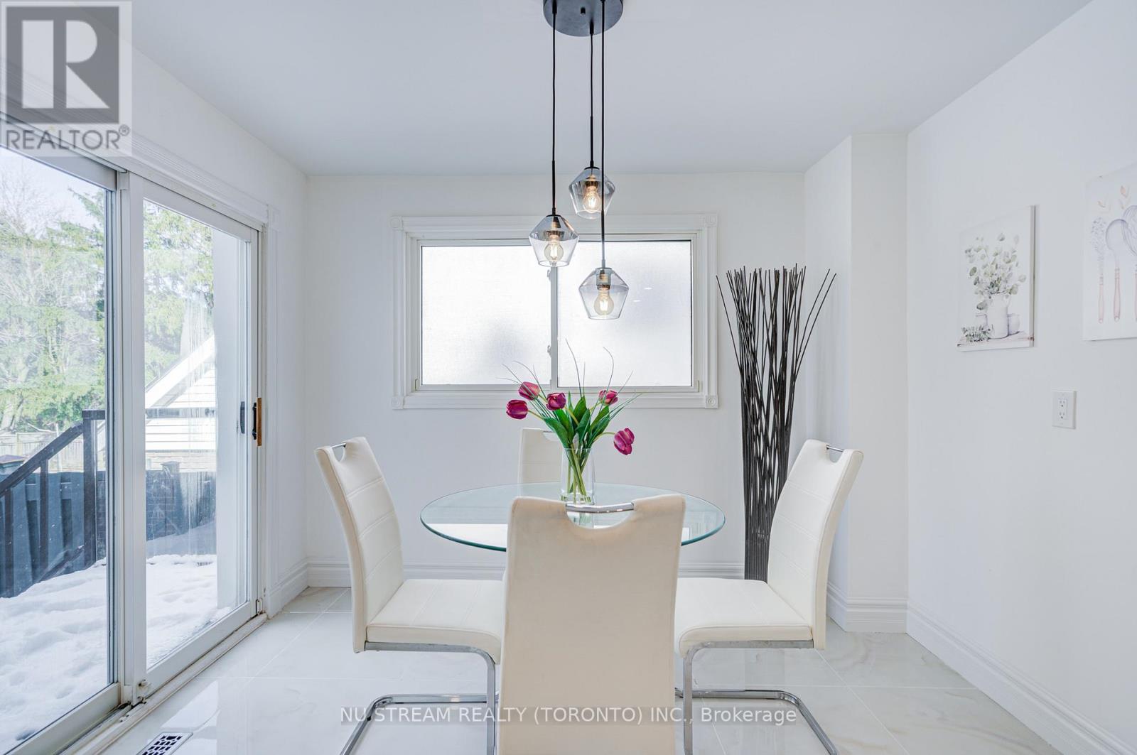 8 Hemingway Crescent, Markham, Ontario  L3R 2A4 - Photo 12 - N13141156