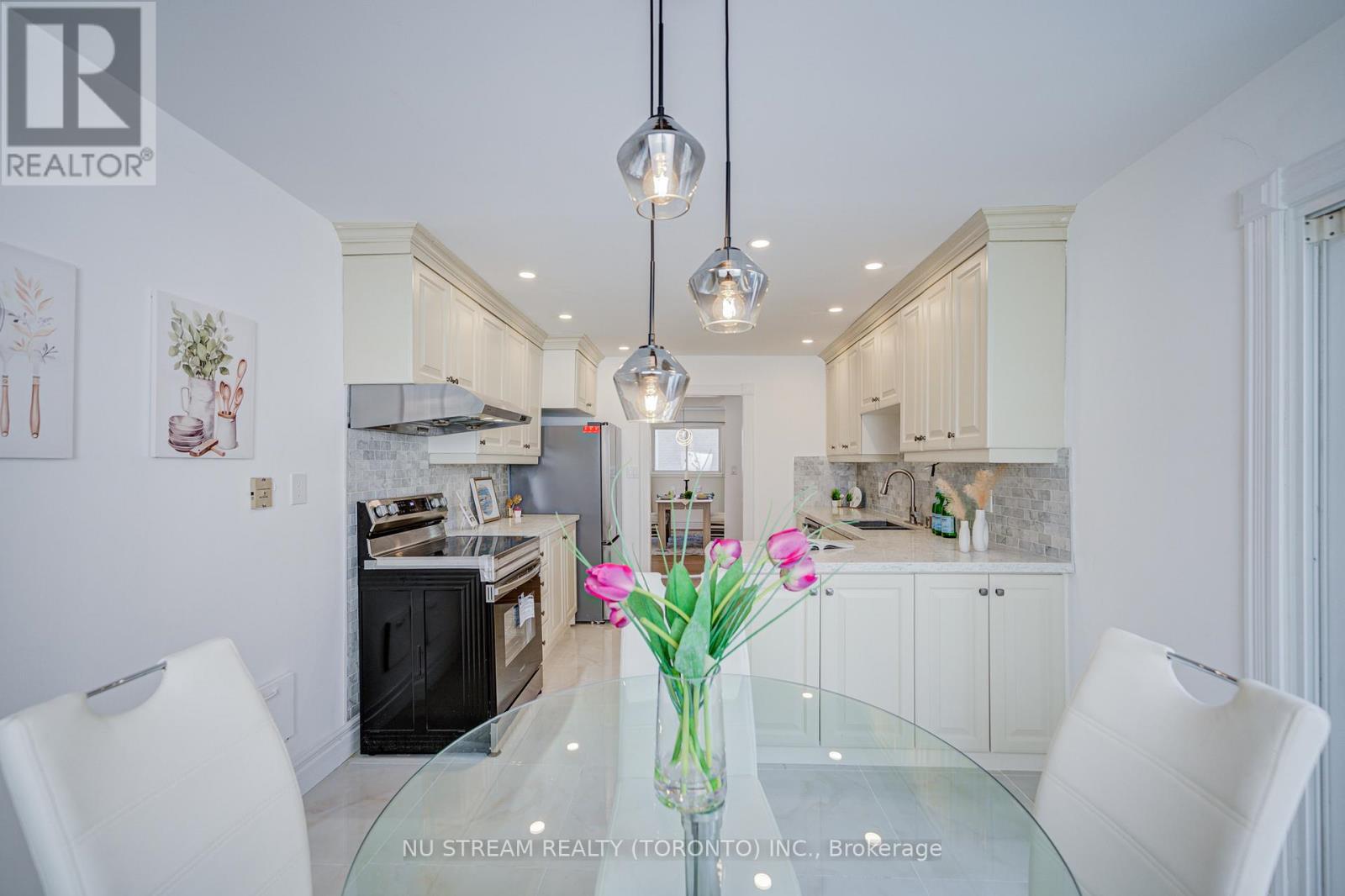 8 Hemingway Crescent, Markham, Ontario  L3R 2A4 - Photo 14 - N13141156