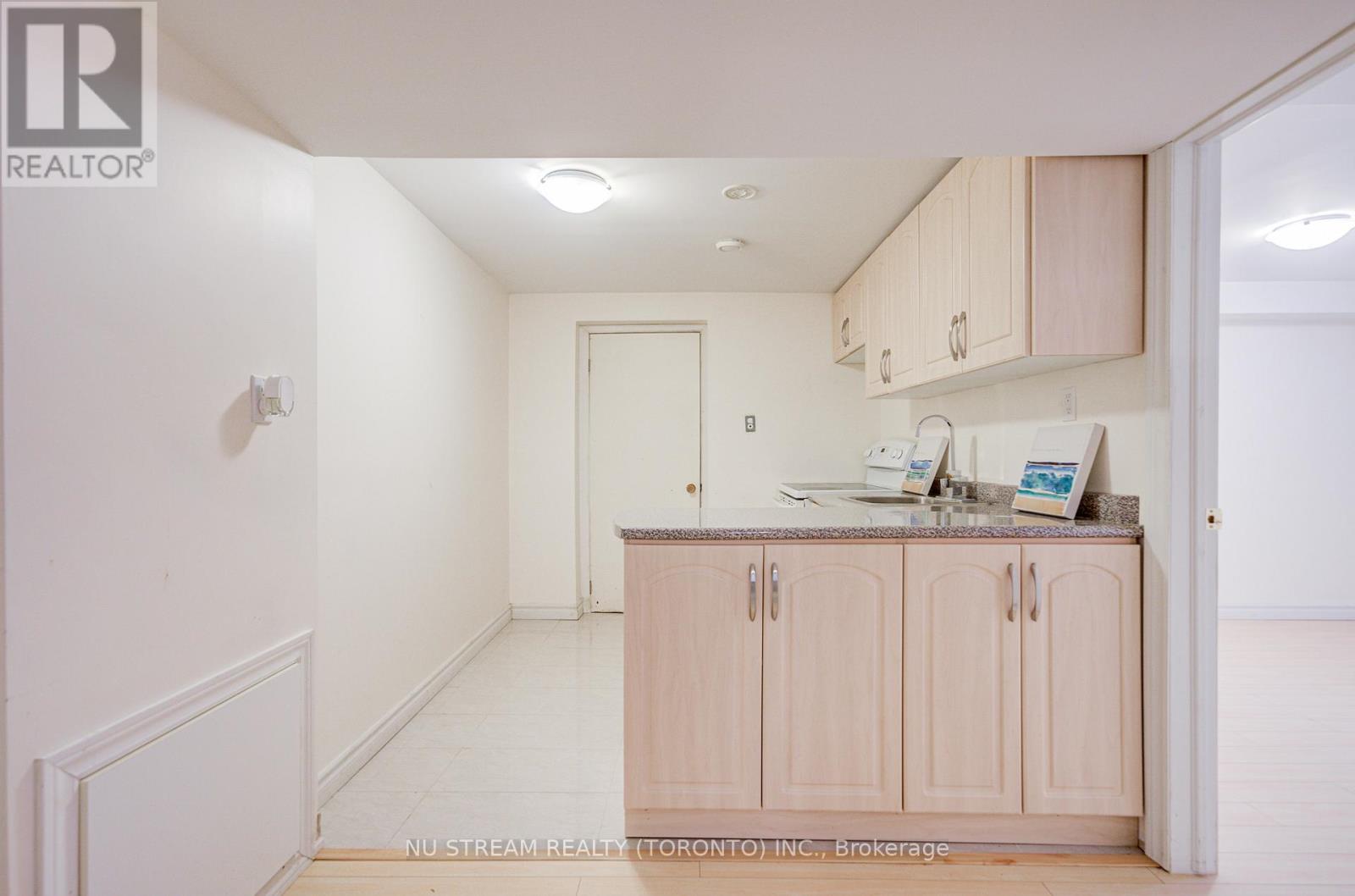 8 Hemingway Crescent, Markham, Ontario  L3R 2A4 - Photo 35 - N13141156